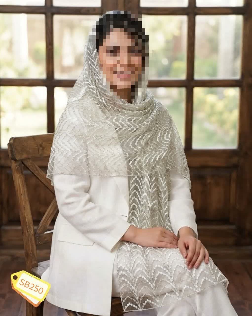 شال تور سفید طلایی عروس عنکبوتی موجی